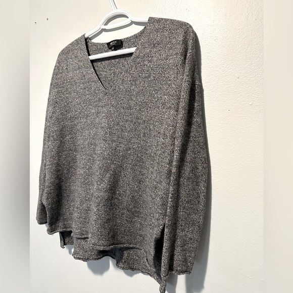 Aritzia Babaton Wool and Linen blend sweater grey v-neck size S - Picture 2 of 9